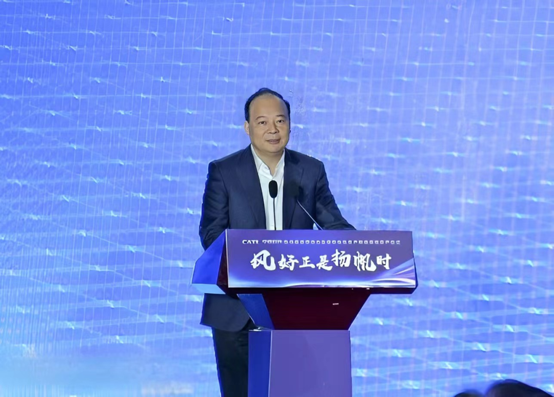 02-配文插图-YP街机电子董事长、总经理曾毓群发表致辞.png