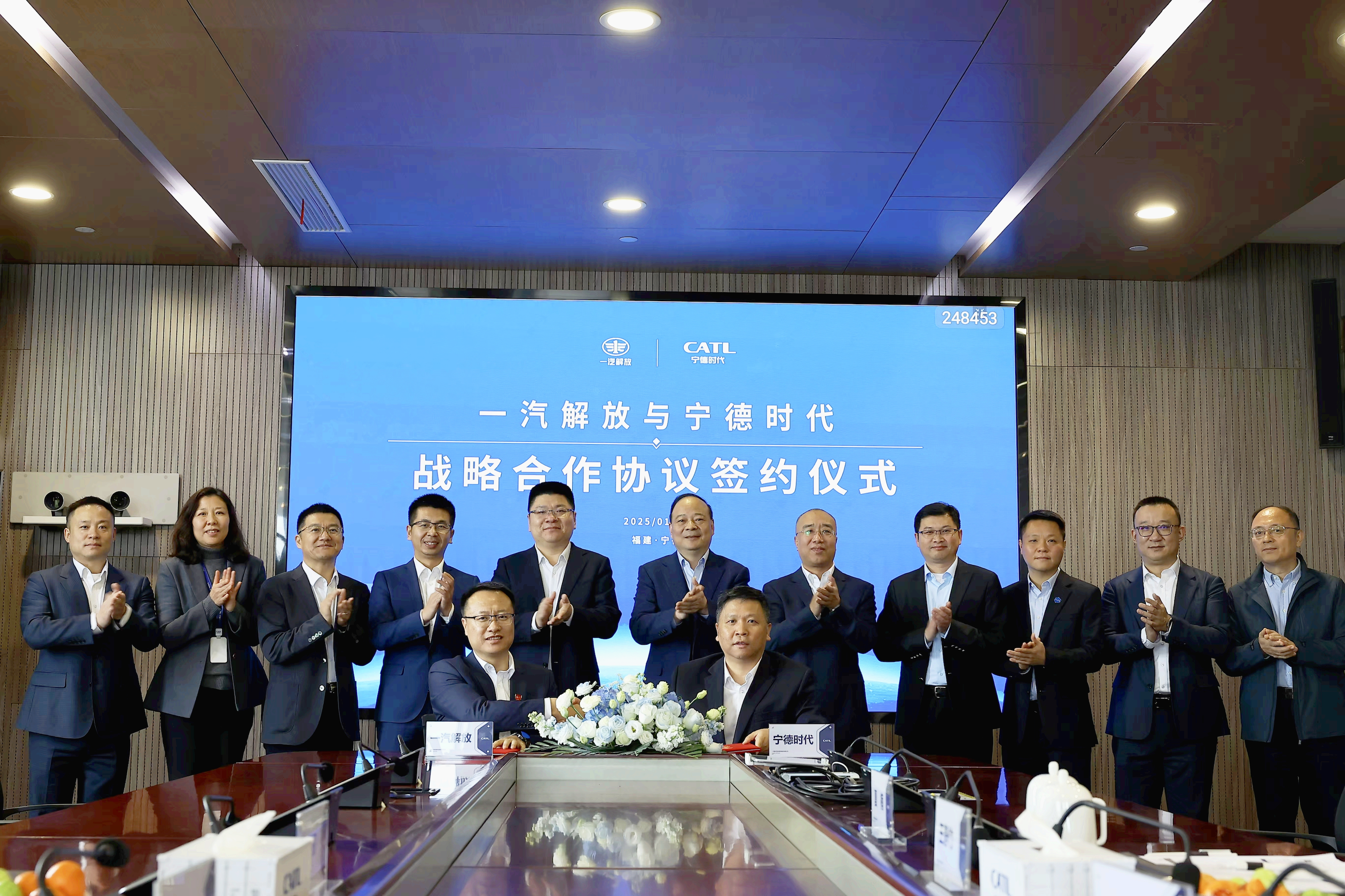 YP街机电子✖️一汽解放合作公众号图.png YP街机电子✖️一汽解放合作公众号图.png